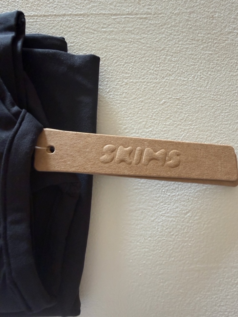 SKIMS Smoothing Tee - Picture 5 of 5